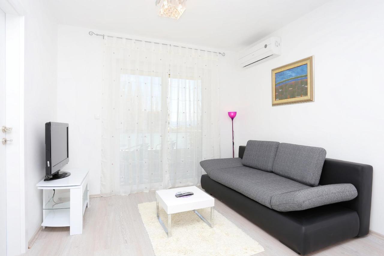 Apartments With A Parking Space Omis - 10362 Экстерьер фото
