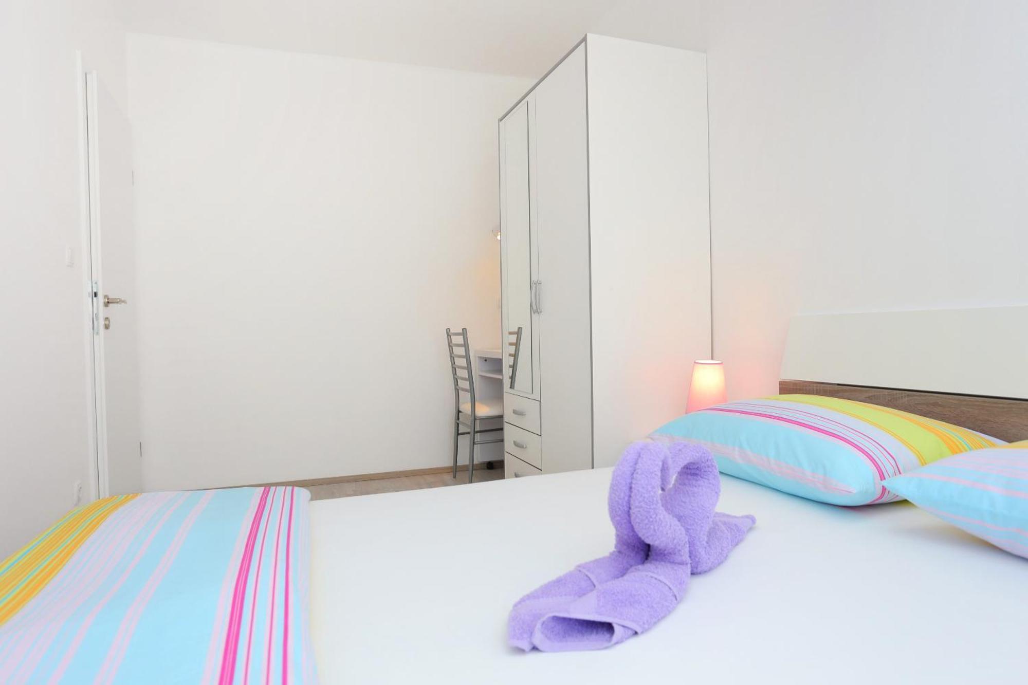 Apartments With A Parking Space Omis - 10362 Номер фото